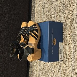 Dr. Scholl's black platform sandal 7 1/2
